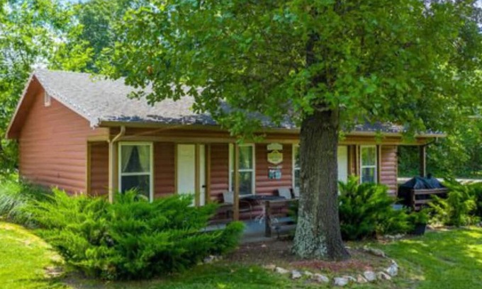 Cleora Cabina | The Mockingbird Cabin