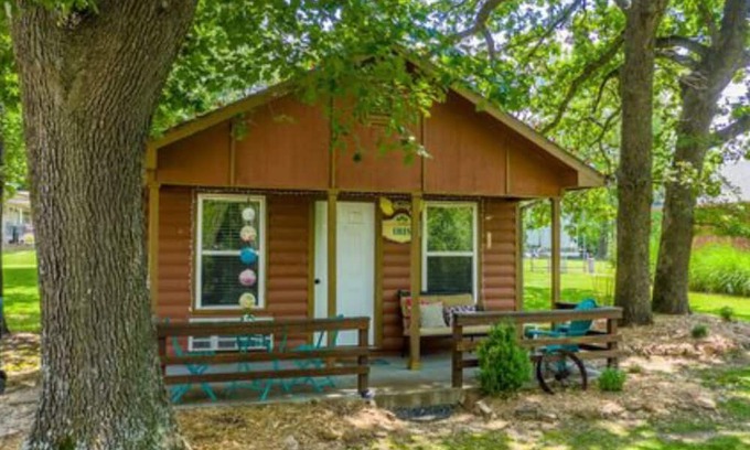 Cleora Cabina | The Ibis Cabin - Accommodates 4 Guests