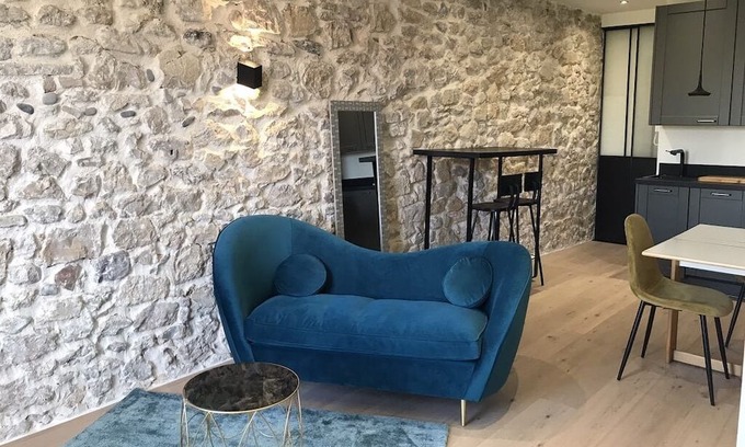 Antibes City Centre Apartamento | Beautiful 2 bed in Old Antibes, close to beaches, restaurants, cafes and shops