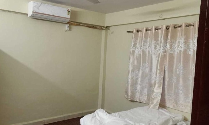 Indore Apartamento | 1300 s.fit full independent flat at mid of city with all amenities