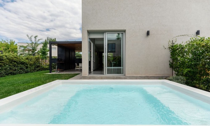 Chacras de Coria Casa | Elegante y Moderno Duplex en Chacras