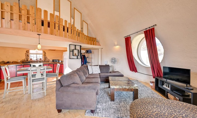 Crestone Apartamento | Pet-Friendly Crestone Studio Near Hiking Trails!