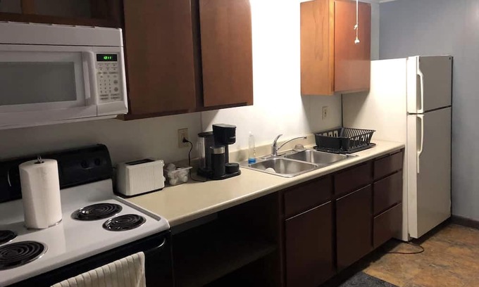 Island Falls Apartamento | Island Falls Intown. Just off I-95. Gas/Grocery/Lounge nearby