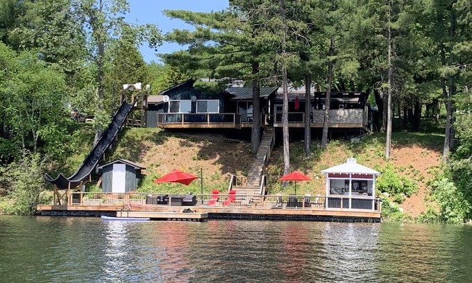 Whitewater Region Cabaña | 1 hour west of Ottawa Family friendly Private Nearby amenities Sleeps up to 10