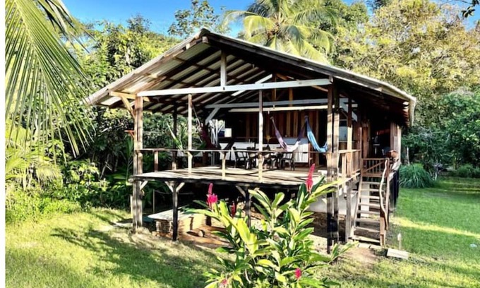 Nuqui Casa | Maison Familiale vue sur mer Proche de Termales