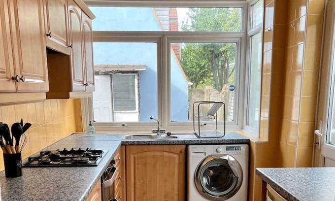 Lea Bridge Casa | Pair Paradise Haven - Double room