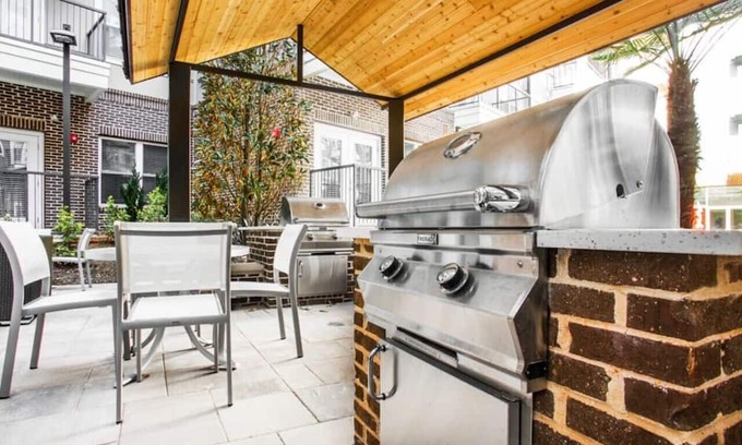 Cherry Apartamento | Luxurious 1 King Bed Suite—In Uptown Charlotte!