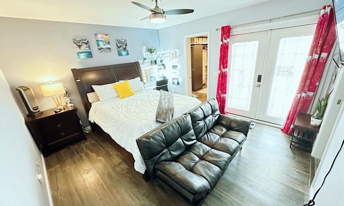 Mira Mesa Apartamento | Cozy Bedroom w private bath in Mira Mesa