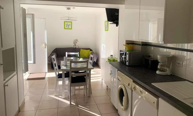 La Courneuve Casa | Homerez - Nice house for 4 ppl. with garden and terrace at La Courneuve