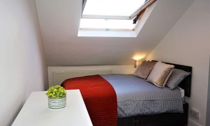 Kettering Casa | 5 Bed town house in Kettering town centre