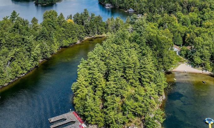 Muskoka Lakes Cabaña | 2 cottages with a total of 6 bed and 5 bath on Lake Rosseau