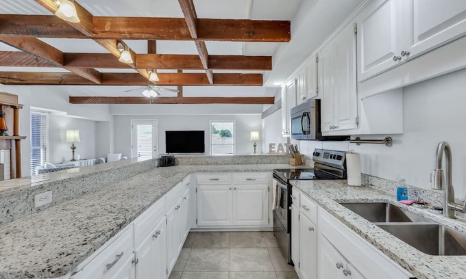 Statesboro Apartamento | Penthouse Loft- Balcony Over Downtown Statesboro