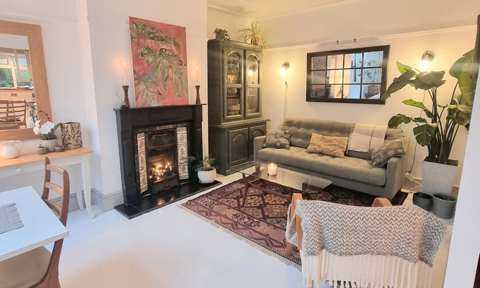 Mortlake Casa | Richmond Parkside escape. Amazing family house in safe and leafy London.