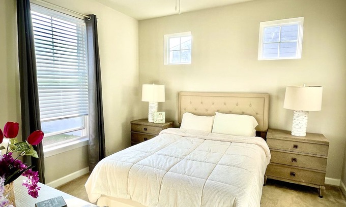 Suffolk Casa | Comfortable stay in quiet and safe neighborhood close to grocery store.