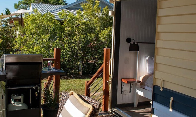 Barrine Otro | Hitching Rail Retreat