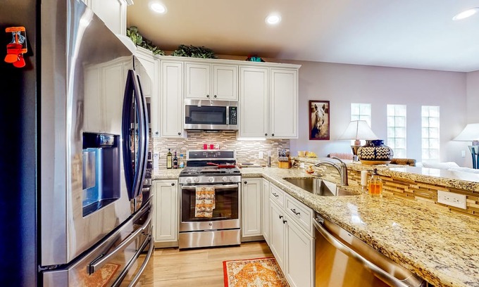 Cave Creek Casa | Chic townhome with mountain views, pool, & hot tub access - close to downtown