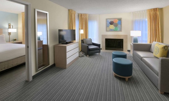 Houston Casa | Perfect for Groups! Spacious Unit w/ Kitchen, Outdoor Pool, Free Bfast & Parking