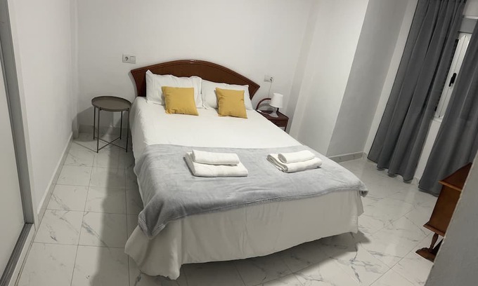Bailen-Miraflores Condominio | Apartamento Domingo