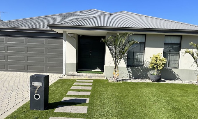 Ellenbrook Casa | House at the back of the Vines Golf Club in Swan Valley region.