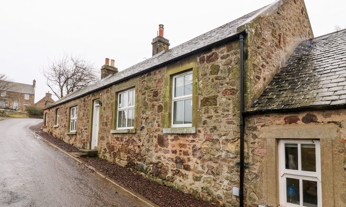Haddington Cabaña | 8 BARNEY MAINS COTTAGE, pet friendly, with open fire in Haddington