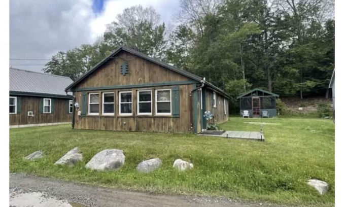 Belgrade Cabaña | Black bear cottage in desirable pinkhams cove in great pond