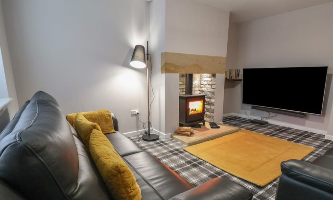 Froncysyllte Cabaña | 7 WOODLANDS GROVE, pet friendly, with open fire in Froncysyllte