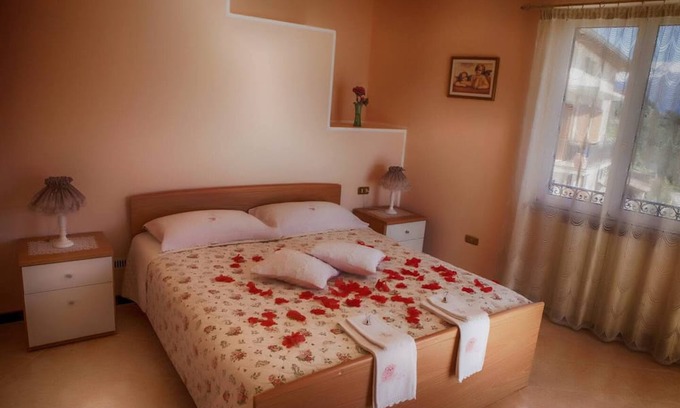Oldesio Apartamento | Apartment 'I Fiori' with Lake View, Shared Terrace and Wi-Fi