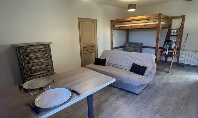 Beauvilliers Apartamento | Studio Indépendant au Calme à la Campagne Avec nos 4 Ânes sur le Pâturage