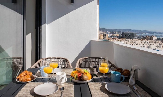 Parque Ayala Apartamento | Top Floor Sea View & Terrace in Malaga!