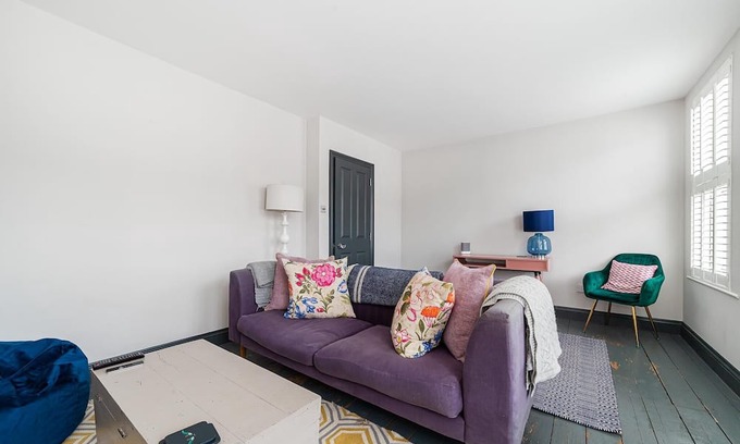 West Hill Apartamento | Colourful Southfields Charm