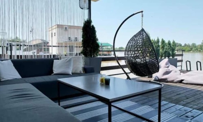 Cukarica Casa | TeLu HouseBoat