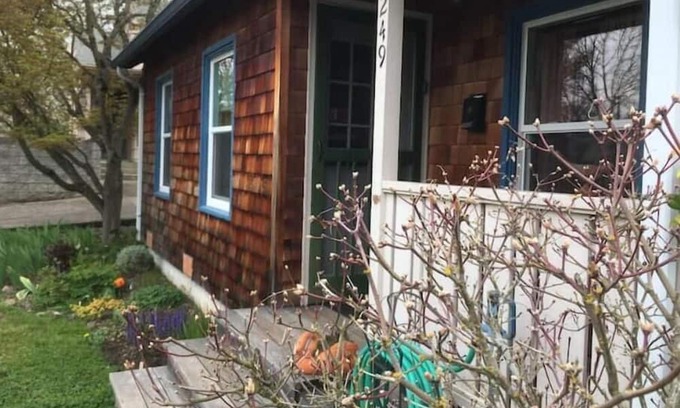 West Eugene Casa | Welcoming Cottage in the Heart of Eugene - Loving Cared for by Owner.
