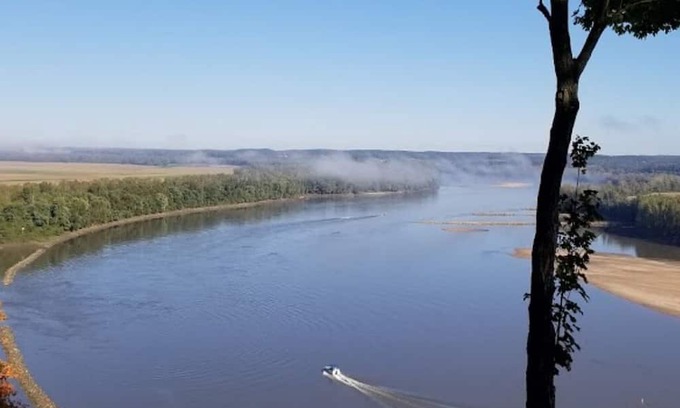 Treloar Cama Y Desayuno | Wine Haus: charming cottage with breathtaking views of the Missouri River!!