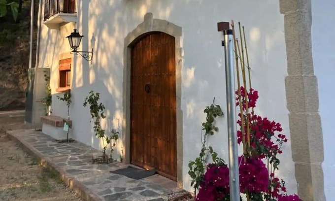 Can Ginebre Apartamento | Katalanische Masia mit Großzügigem Platzangebot, Pool, Garten Inmitten der Natur