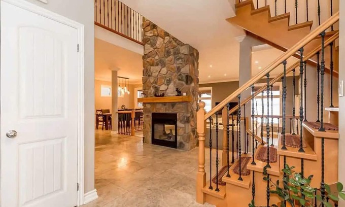 Barrie Cabaña | Luxurious 6-Room Lakefront House