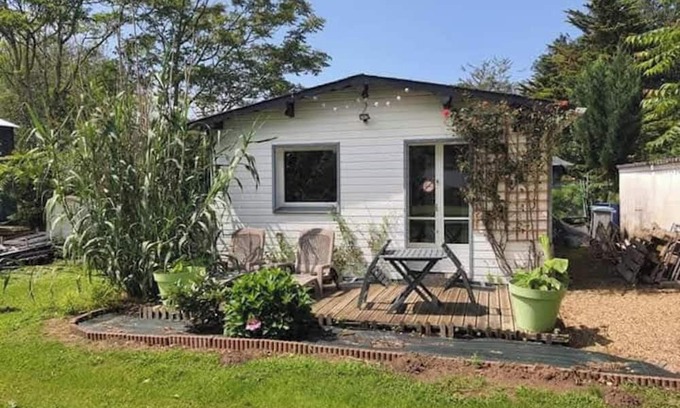 Huille Apartamento | Homerez - Beautiful studio for 3 ppl. with garden and terrace at Durtal