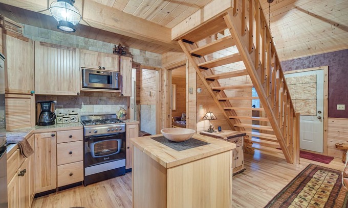 Barnum Cabina | Barnum Cabin on 30 Acres w/ Soo Line Trail Access!