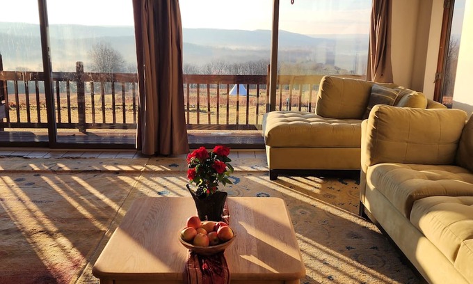Bowers Villa | Valley Views Serene Retreat