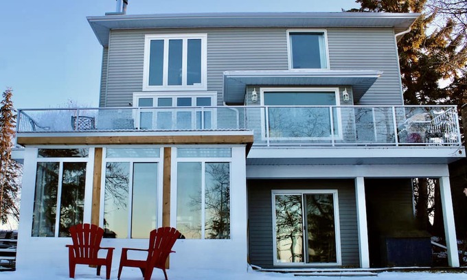 Rochon Sands Casa | Buffalo Lake Private Beach & Backyard KingBD