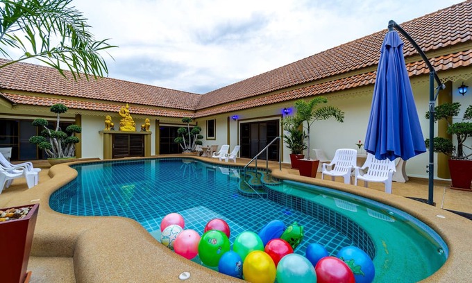 Bang Sare Casa | Unique Resort Close to Beach - SCR1