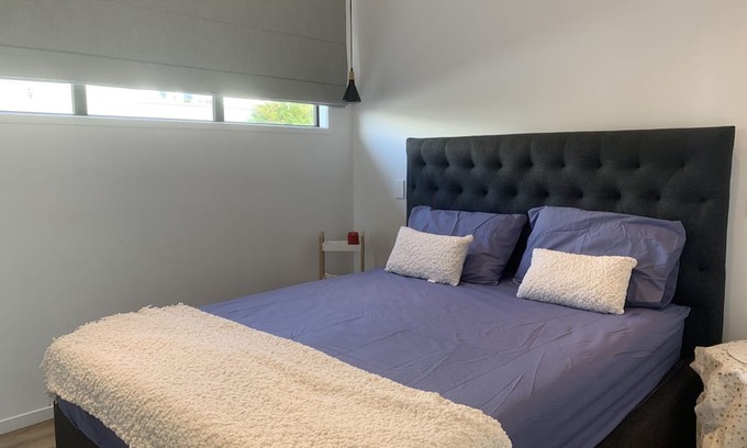 Ranui Casa | Ensuite closer to trains and takeaways