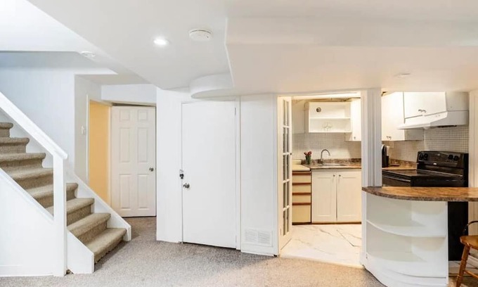 Newtonbrook Casa | Spacious 2BDR lower unit home In North York