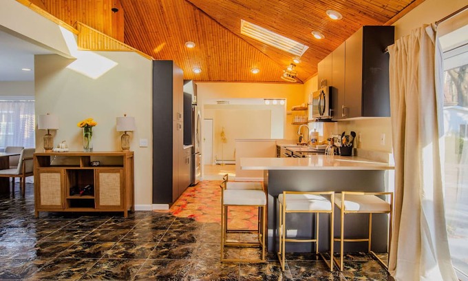 Rochelle Park Casa | Spacious 3 BED / 3 BATH - Close to NYC w/ Pool & Hot Tub