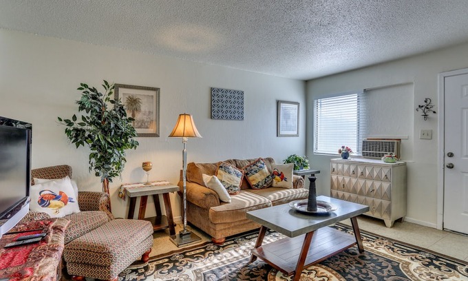 Downtown Apartamento | Centrally Located Apt ~ Half-mi to Ucsf Fresno!
