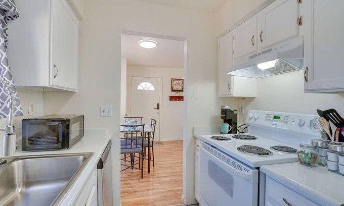 Tucson Apartamento | Mountain-view Tucson Condo: 7 Mi to U of A!