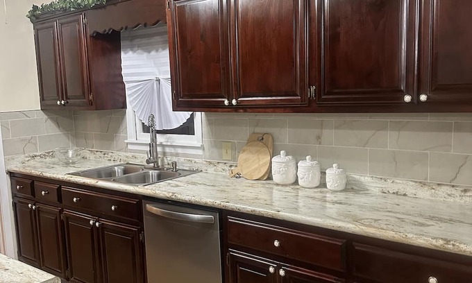 Decaturville Casa | Cheery, cozy, spa-restful home, near state parks