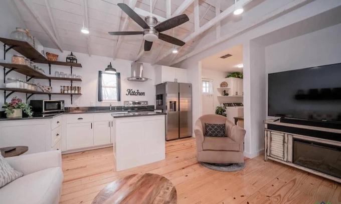Longview Casa | Welcome to Our Charming Acorn Cottage