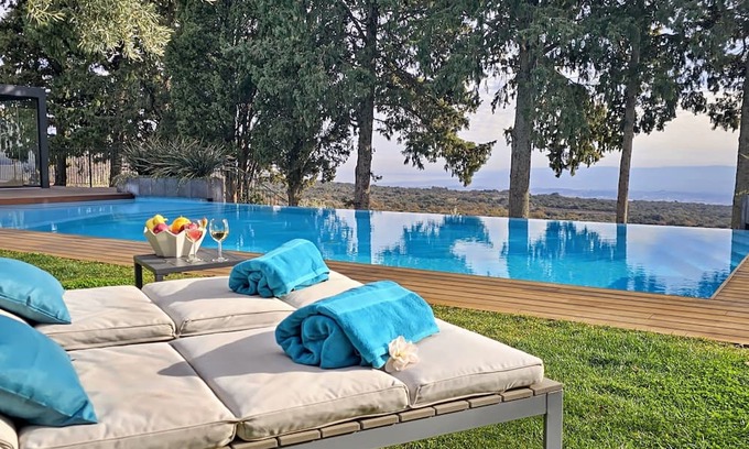 Ragalna Casa | Rahal villa with pool and outdoor fireplace between Etna and the sea
