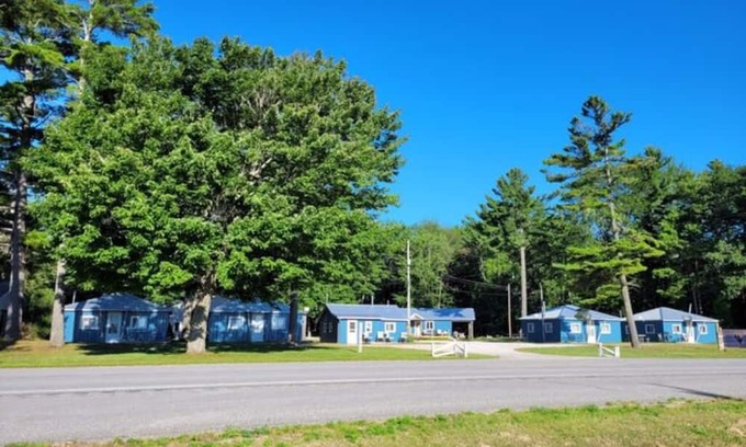 Oscoda Cabina | The Bungalow #5 w/ 2 Bedrooms