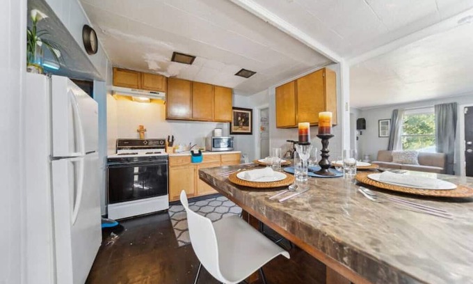 Euclid Casa | Euclid and Babbit Road 3 b 2 b